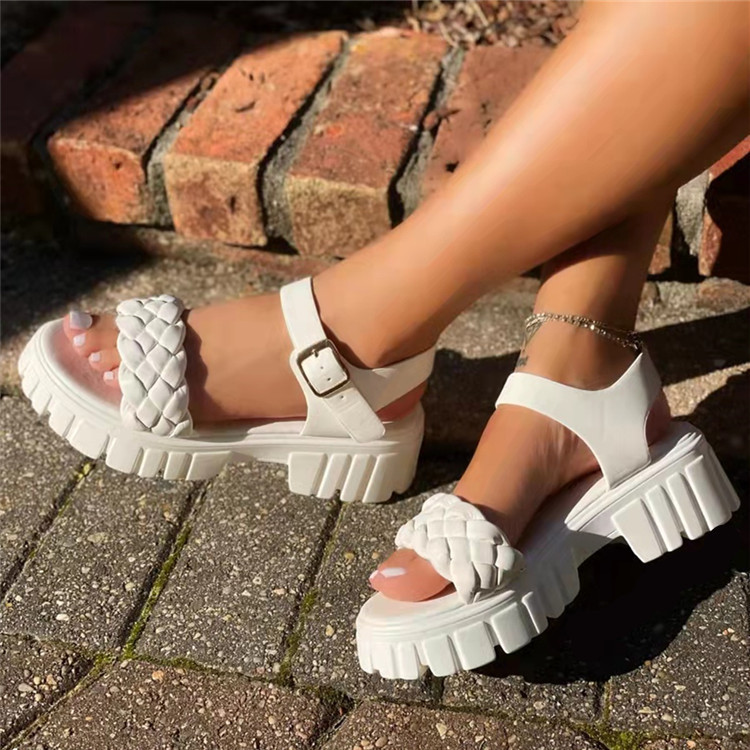 Neue Plus Größe Frauen Plattform Schnalle Casual Strand Sandalen display picture 1