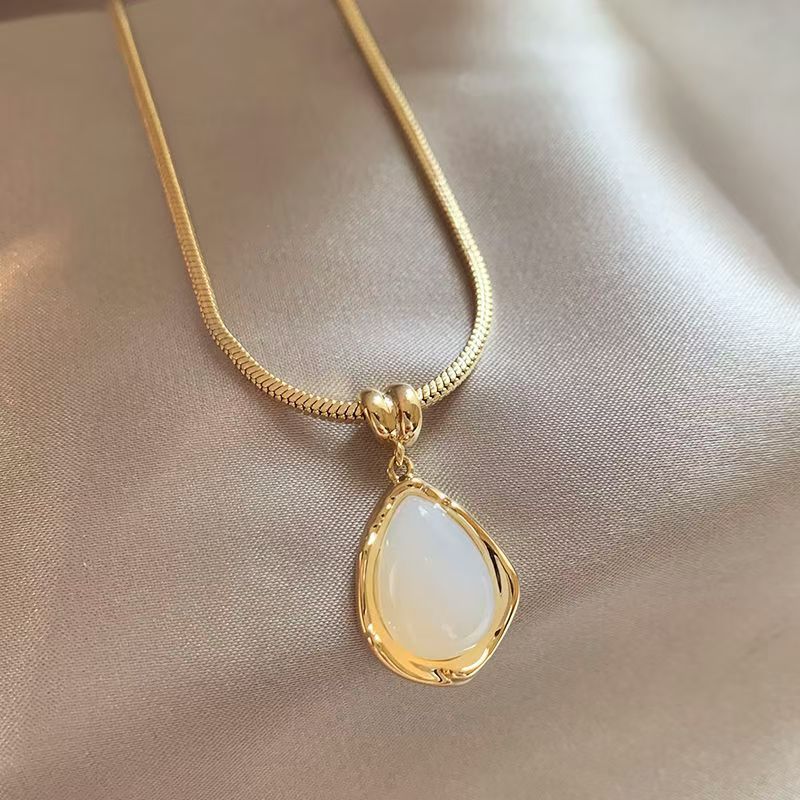 Chalcedony Water Drop Necklace Women's Light Luxury Niche Design Simple Exquisite Fashion All-match Lock High-end Bone Neck Accessories