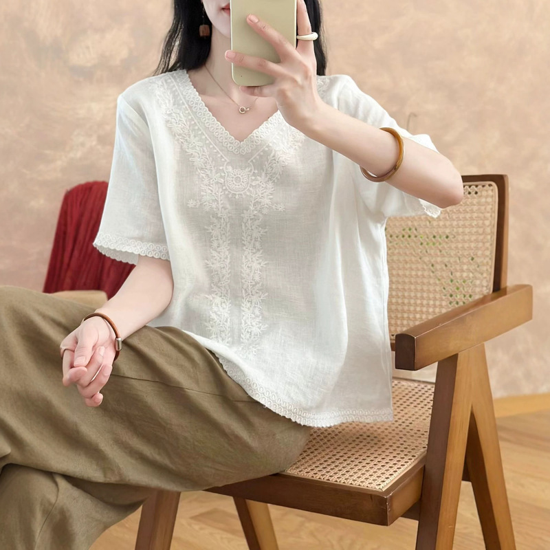2026 Summer New Style Simple and Fashionable Embroidered Linen Shirt for Women Retro Loose V Neck Lace Pullover Top