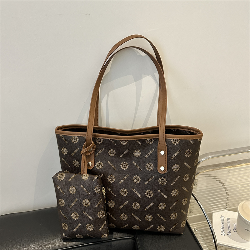 Bolso de gran capacidad para mujeres 2024 nuevo estilo de lujo ligero nicho de alta calidad bolso de viaje de alta calidad bolso de hombro de moda