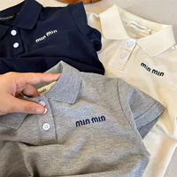 Хлопковая рубашка второго класса для детей POLO2025 Летний новый продукт для мальчиков и девочек сплошной цвет вышитая рубашка POLOBBy отворот с короткими рукавами