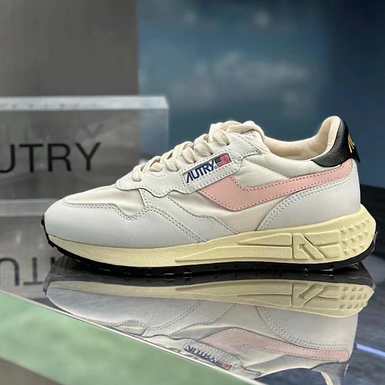 Cross-border Women's Shoes 2025AUTRY sneaker Leather Breathable Lace-up Casual Vintage Niche Running Shoes Skate Shoes for Men and Women