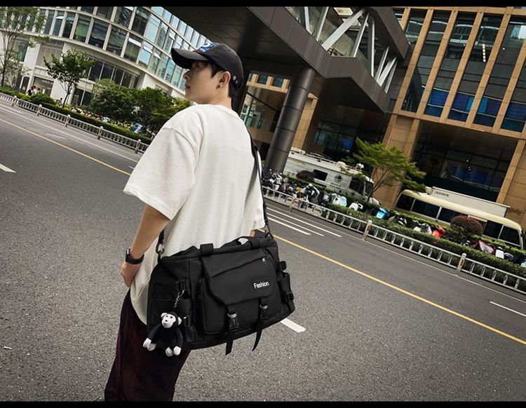 Travel bag with wet/dry separation, large capacity