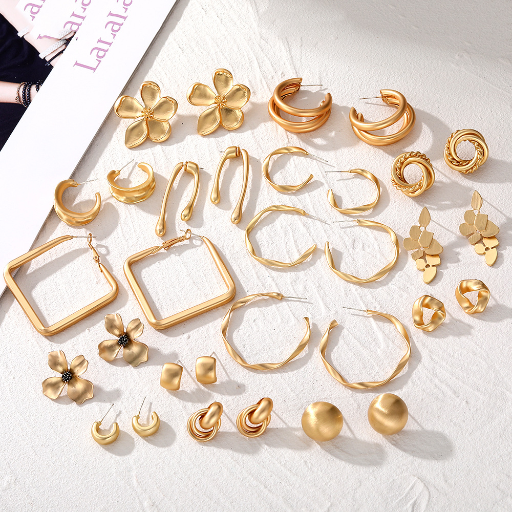 Holiday, Daily Occasion Alloy Material 1 Pair Simple Style Leaf Flower Rhombus Plating Alloy Earrings Ear Studs