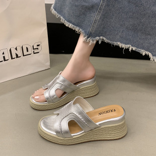 2026���¿�͹Ųݾ����һ����ЬŮ�ٴ��⴩�ȼ��L���m¶ֺ����