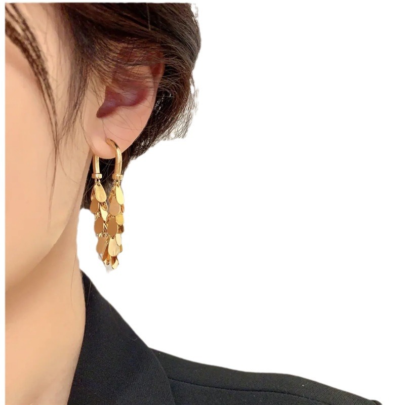 Nicho diseño de la industria pesada borla pendientes de lentejuelas Alto sentido delantero y trasero desgaste de Internet pendientes de la celebridad elegante luz de lujo del todo-fósforo pendientes