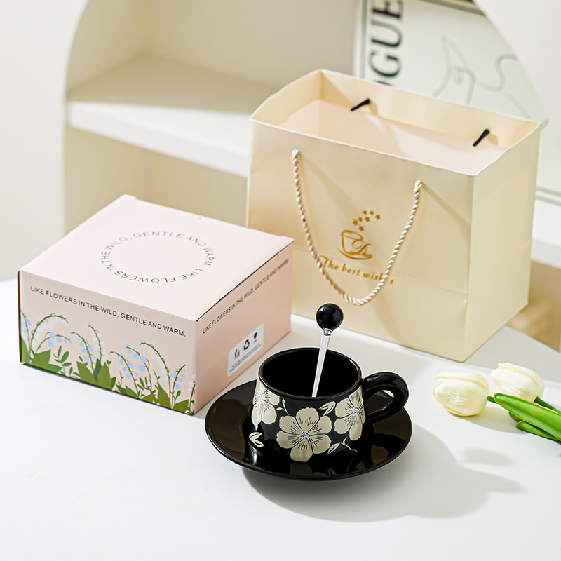 Trabajadores de oficina creativos Té de la tarde Taza de café Juego de platillos Taza de cerámica Sentido de alta gama Taza de regalo para recién casados