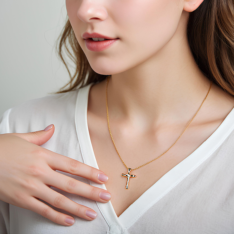 Europese en Amerikaanse grensoverschrijdende bestseller: S925 sterling zilveren kruisketting met onregelmatige lavastructuur voor dames._voghion.com