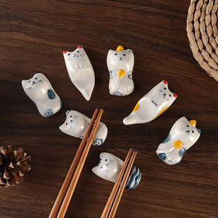 Ceramic chopsticks holder pen holder cartoon cat Japanese ceramic small ornaments chopsticks holder chopsticks holder table chopsticks pillow hotel special