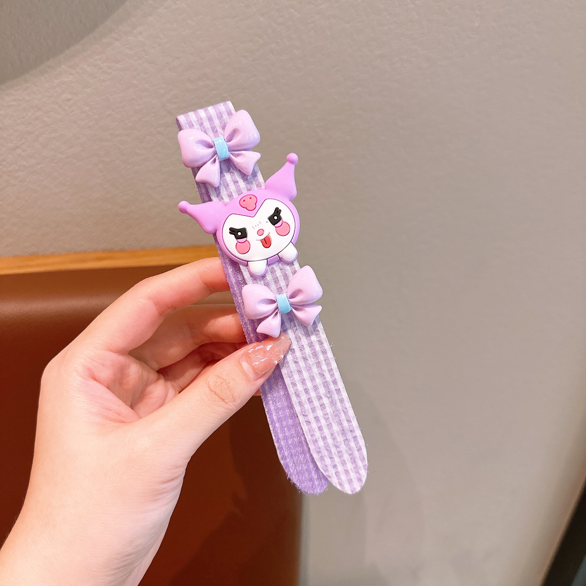 Caricatura encantadora Sanrio publicó un nuevo velcro para niños Koolomi niñas en la parte posterior de la cabeza