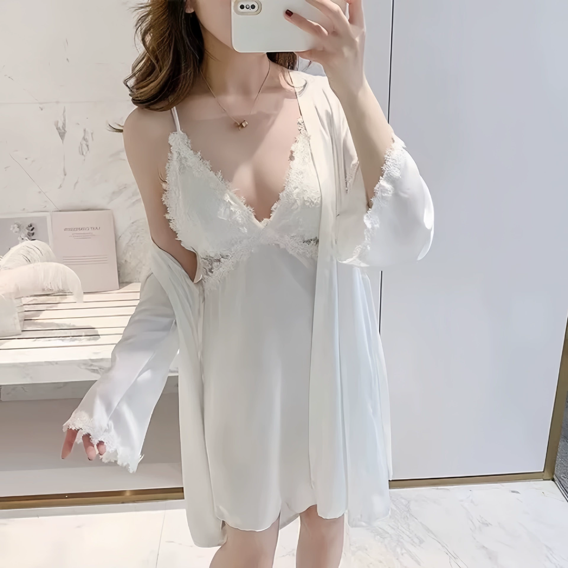 Сексуальная ночная рубашка больших размеров с кружевными ажурными бретелями, платье для сна из ледяного шелка с накладкой на груди, атласная домашняя одежда.