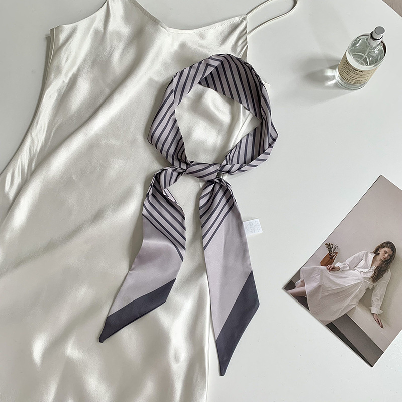 Rayas diagonales grises