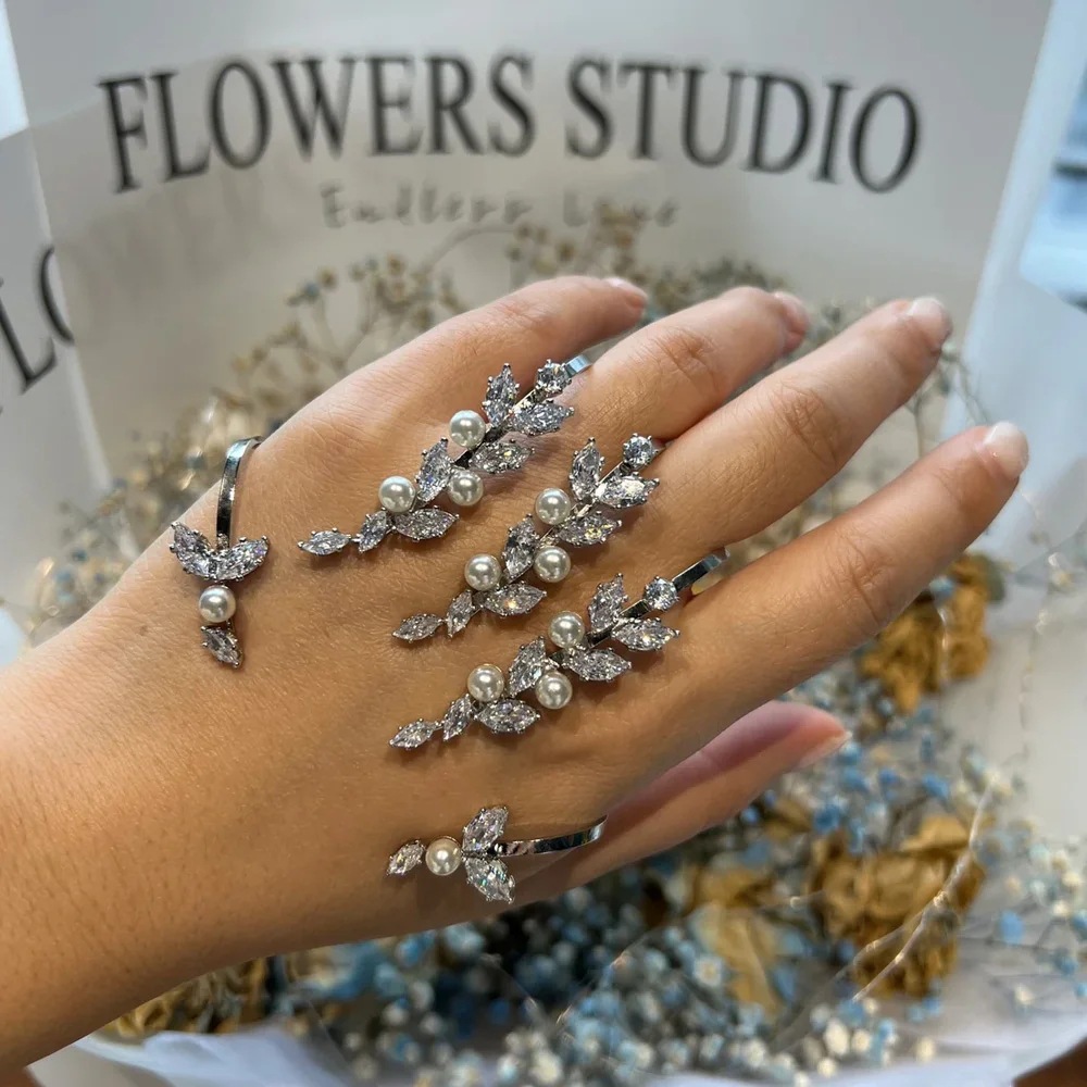 Amazon Venta caliente con pulsera de hoja de circón, pulsera de apertura ajustable de alta calidad, accesorios de lujo ligeros bracelet