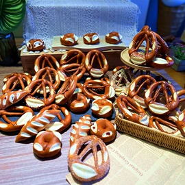 食物工艺品;其它模型玩具;家用烟灰缸