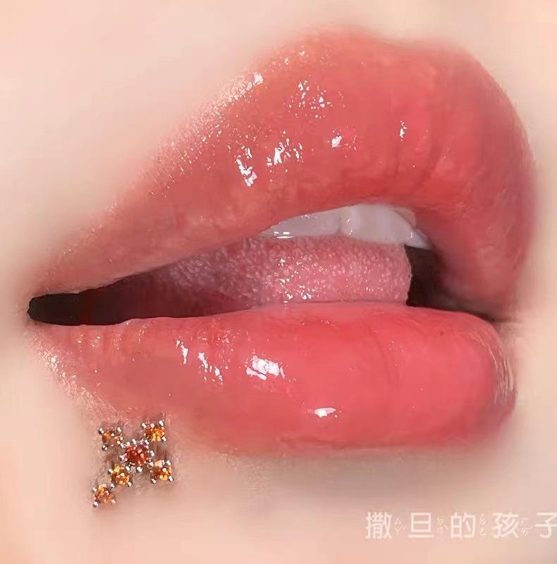 Pointed labret stud close-up product detail