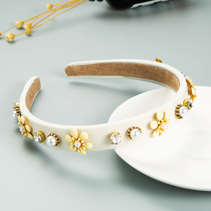 Wholesale Jewelry Retro Flower Pearl Headband Nihaojewelry display picture 3