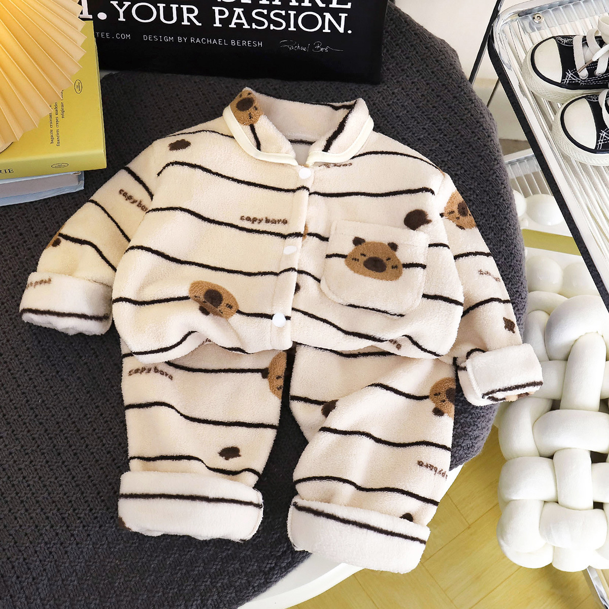 Pajamas infantiles nuevos niños con camisa de fibrillas para niñas más gruesas ropa cálida para el hogar Cardigan ropa infantil al por mayor