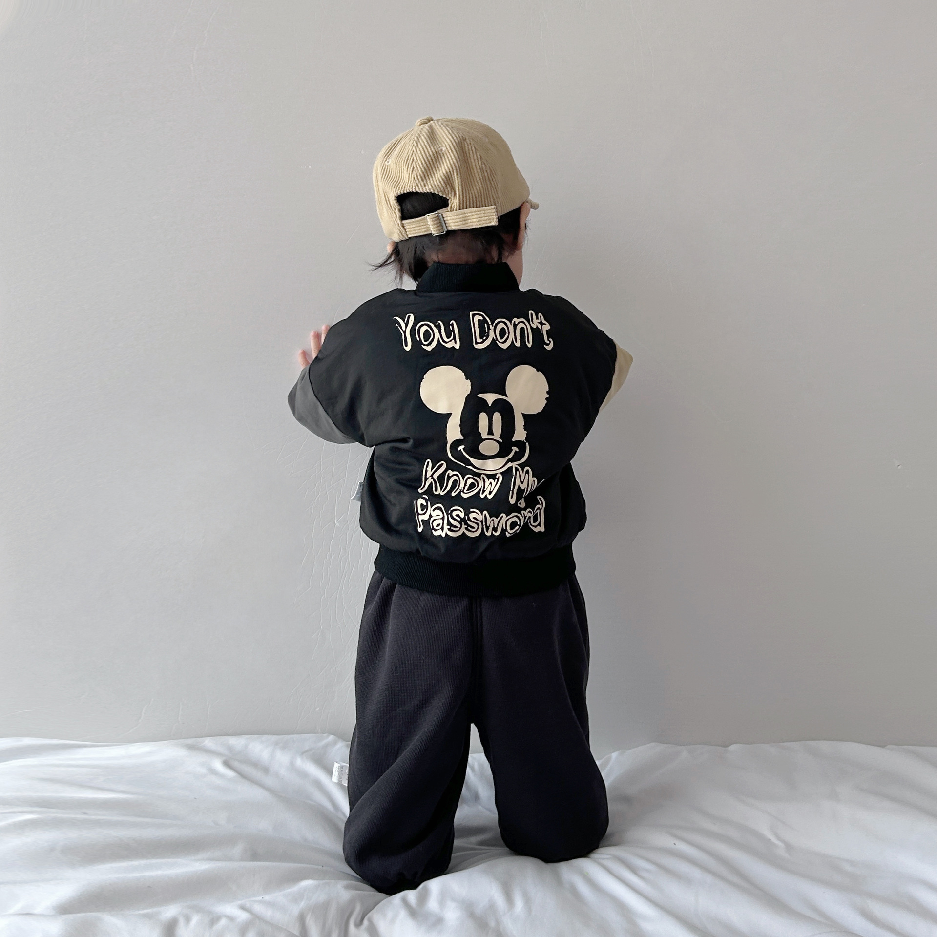 Abrigo acolchado de invierno para bebé 2024 nuevo estilo coreano estilo occidental niño grueso cálido uniforme de béisbol ropa de bebé de moda