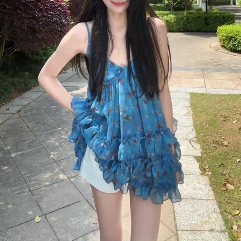 New Stylish Resort-Style Niche Blue Suspender Dress with Floral Halter Neck Design for Students, Flattering on the Complexion New Stylish Resort-Style Niche Blue Suspender Dress with Floral Halter Neck Design for Students, Flattering on the Complexion
