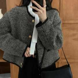 法式小香风外套 2026秋冬设计感盐系轻熟小个子短款加棉加厚外套
