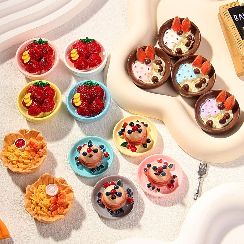 DIY冷蔵庫はアクセサリーのおもちゃの部品を貼ってデザートのケーキをシミュレーションします。|undefined