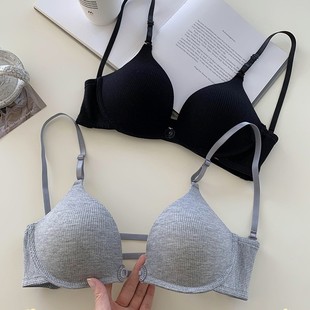 �o�Ȧ����Ů�bС�ؾ۔n���´����m�������ִ����¿�s�ٴɫ