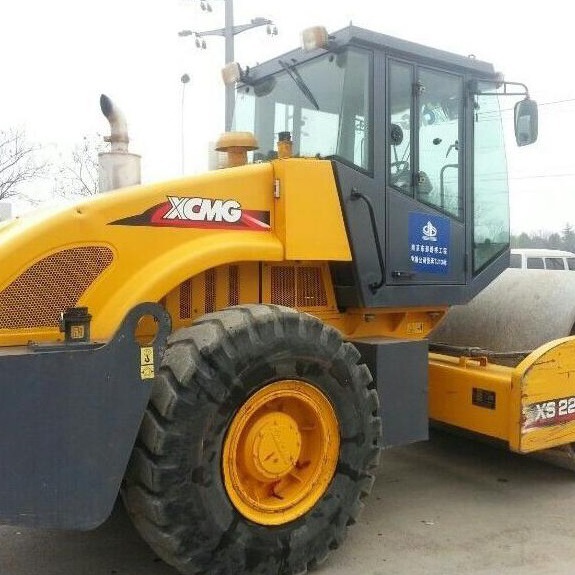 Exportación e importación en el extranjero 8 / 9 por ciento nuevo rodillo de segunda mano XCMG 20 toneladas 22 toneladas 26 toneladas rodillo