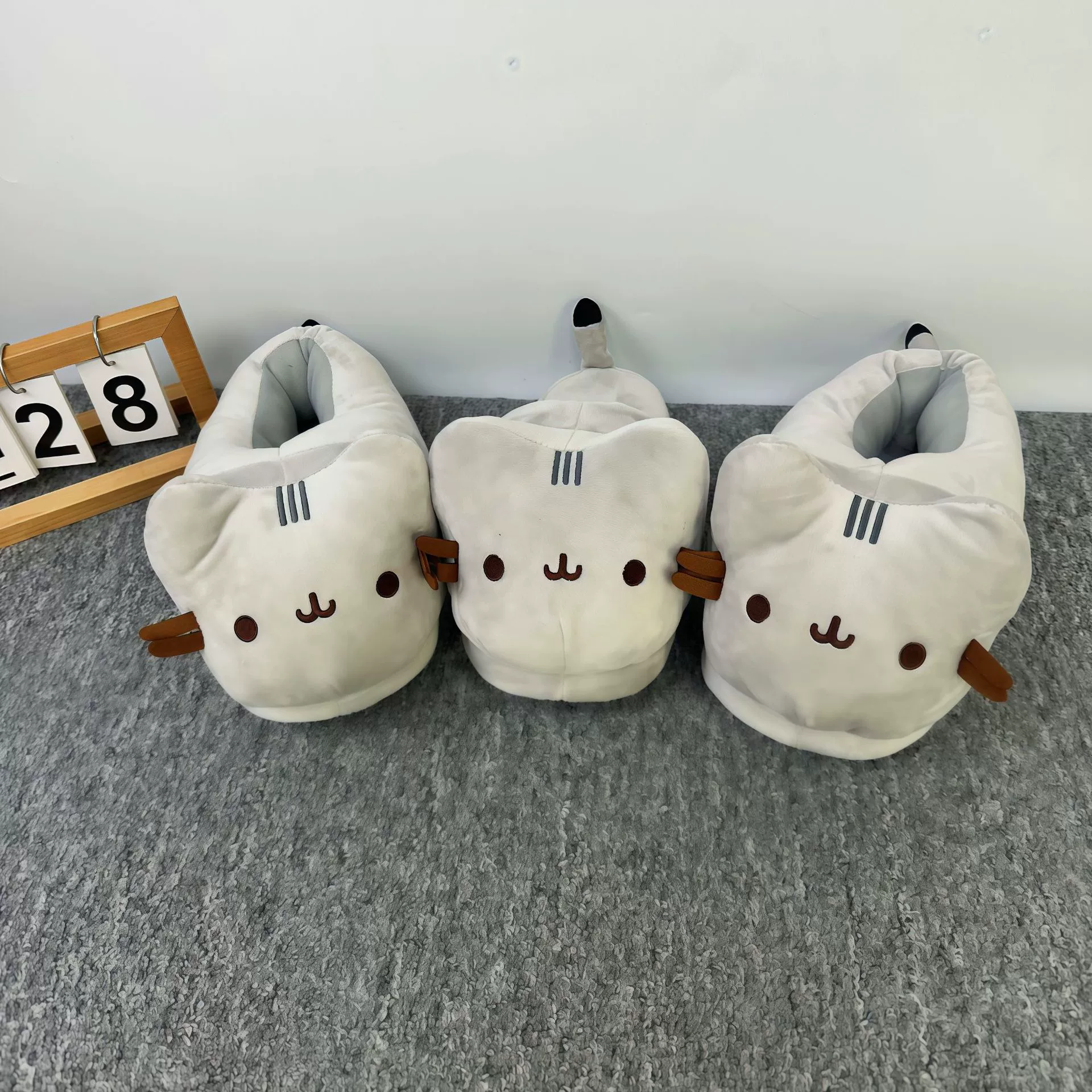 Производители напрямую поставляют милые пары классические панды толстые кошки плюшевые тапочки осень и зима дома теплые тканевые тапочки трансграничные