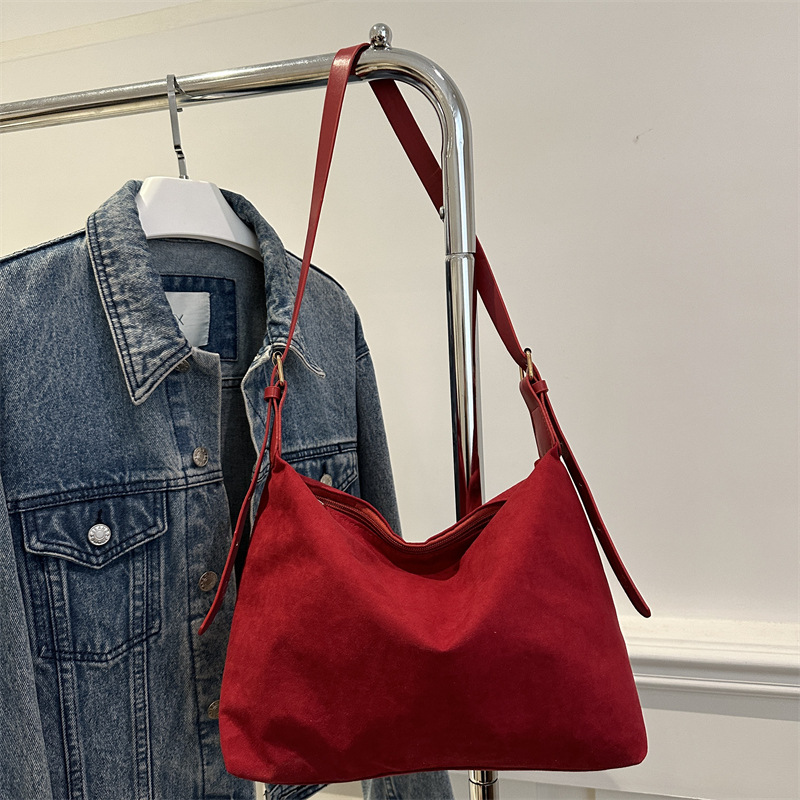 Bolsa de alta calidad para mujeres de gran capacidad 2024 nuevo otoño invierno retro nicho hombro único brazo bolso de viaje