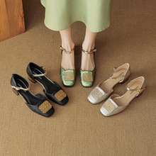 配旗袍国风新中式法式粗跟包头中空凉鞋2024夏一字带方头粗跟女鞋