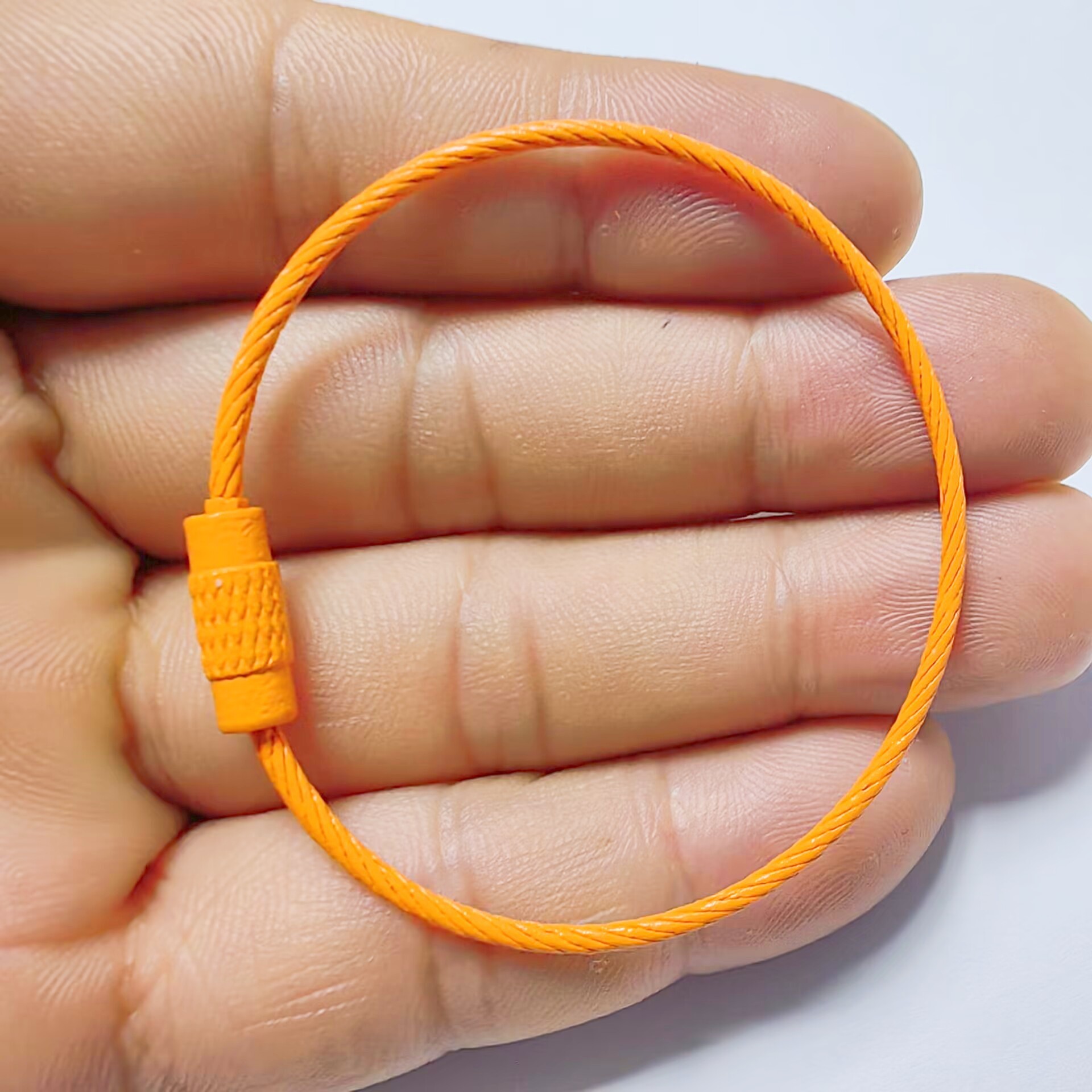 Fabricante Wholesale   Anillo de alambre de acero inoxidable de varios colores   Cordón Keychain    1.5 * 15 cm