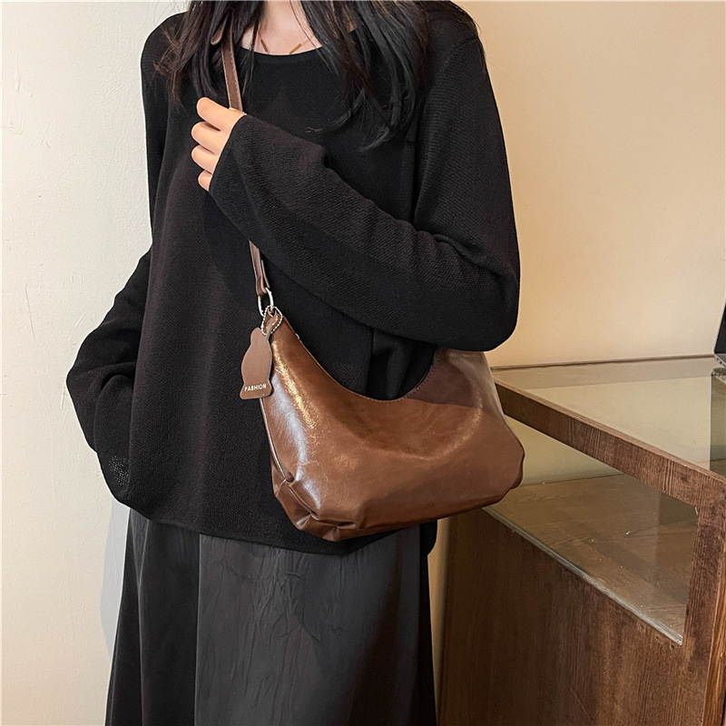 Minimally designed niche women's 2024 new winter underarm casual fashion commuting shoulder bag_voghion.com