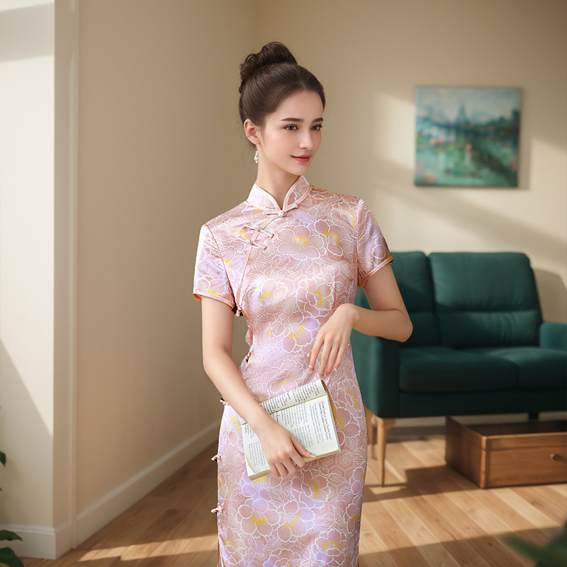 Elegant fuchsia silk elite cheongsam