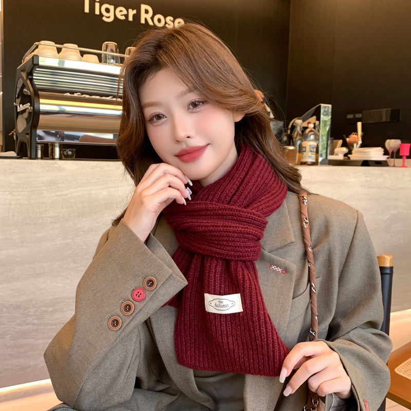 Bufandas para mujeres de alta calidad 2024 otoño y invierno nuevo estilo versátil coreano color sólido engrosado calentamiento lana bufandas de punto cuello