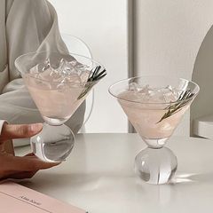クリエイティブな背の高いカクテルグラス、家庭的な女の子のほろ酔いカクテルドリンク、マティーニグラス、ガラスカップ