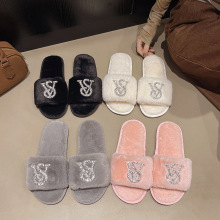 潮牌VS钻毛毛拖鞋女2025秋冬新款居家亮钻平底保暖一字拖鞋网大码