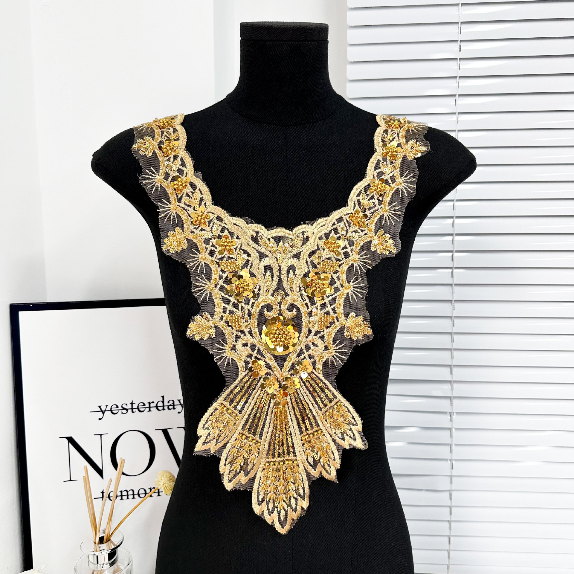 Dorado bordado en forma de cuello en forma de U collar flores de pecho nuevo vestido de boda ropa de baile accesorios diy venta directa