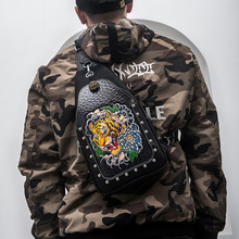 厂家直销胸包男款潮牌斜挎胸包时尚大容量真皮背包胸前皮雕包现货