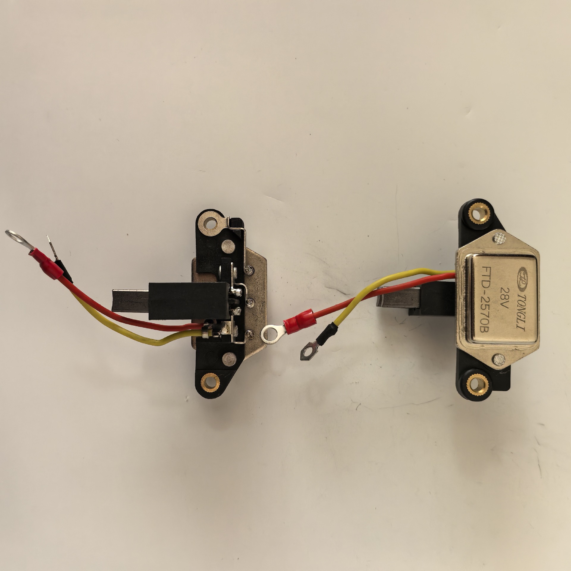 Spot Weichupelite Regulator 28V Is Suitable for Generator Car Voltage Manufacturers with High Efficiency