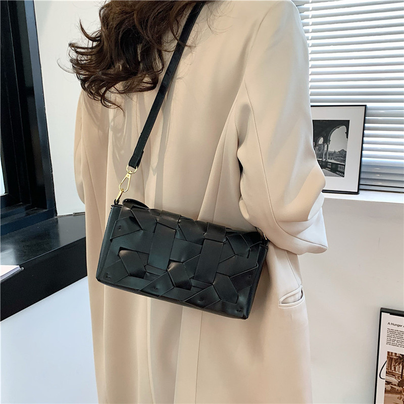 Small Design Woven Women's Bag 2023 Autumn/Winter New Texture Fashion Shoulder Bag Personalized Crossbody Bag_voghion.com