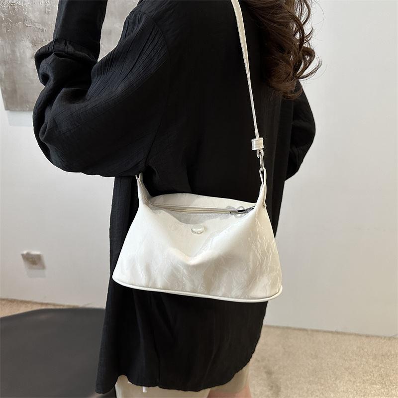 Bolso debajo de las axilas para mujeres 2024 nuevo verano alto sentido de hombro mochila de hombro universal bolso de bolsas de bolsas de bolsas de mujer de verano explosivo