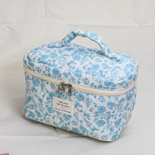 便携化妆包可爱女士绗缝夹棉小碎花大容量高颜值手提化妆品收纳包