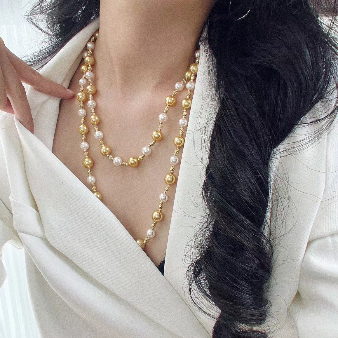 Demi-season quality necklace from pearl