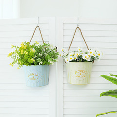 レトロな古い壁掛けの植木鉢は鉄の皮の桶の乾いた花の桶の壁の装飾のかごを掛けて緑の植木鉢を掛けます。
