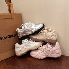 韓国系の小さい子のバレエ運動のカジュアルシューズの女性2025春の新型の色合わせの滑り止めのレトロな銀色の阿甘靴