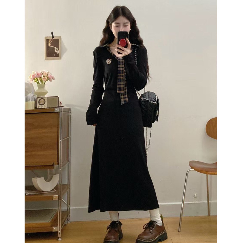Black polo-neck dress for women, autumn/winter, with a regular shoulder design, in a preppy style, suitable for slightly plump figures, plus-size, with patchwork plaid detailing, long dress, little black dress Black polo-neck dress for women, autumn/winter, with a regular shoulder design, in a preppy style, suitable for slightly plump figures, plus-size, with patchwork plaid detailing, long dress, little black dress