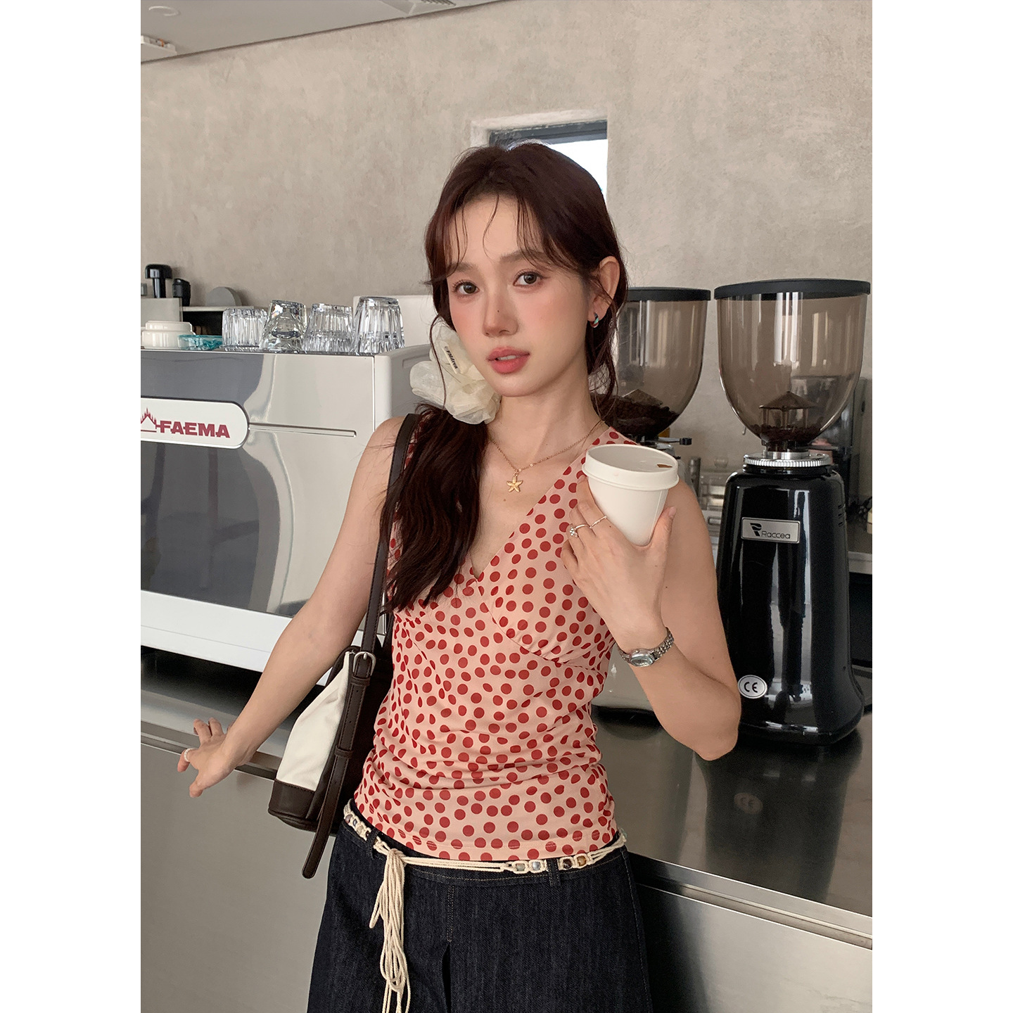 Colorful Hong Kong-Style Retro Polka Dot V-Neck Waist-Cinching Sleeveless Top with a Korean Vibe Ye082