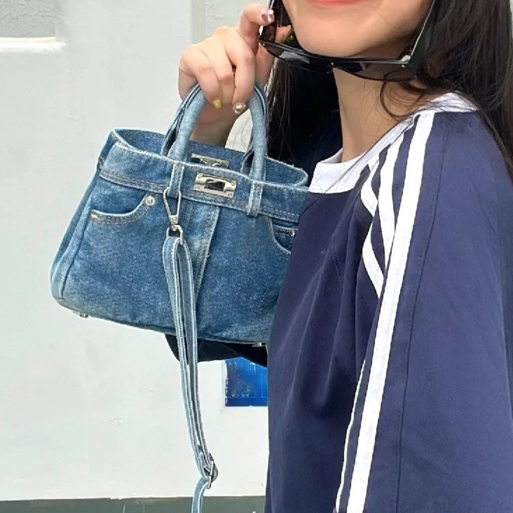 Internet celebrity's same style denim fashionable and casual versatile handbag, personalized commuting shoulder_voghion.com