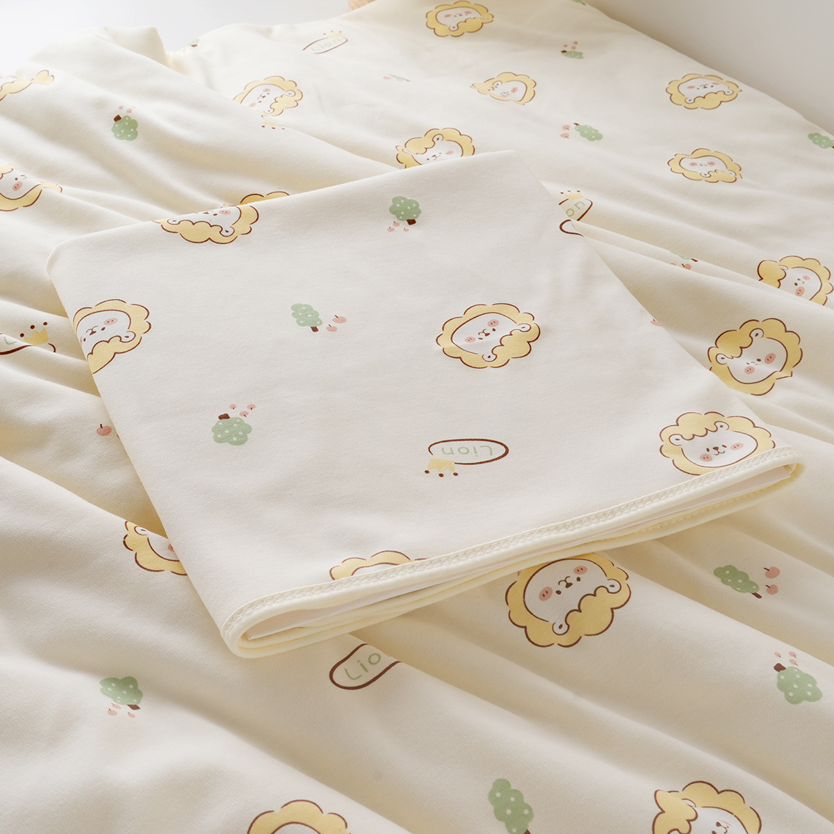 Yellow little lion [5a antibacterial combed cotton-hemming style]