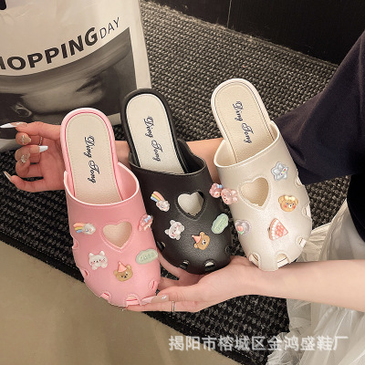 (Оптовые продажи), мультяшные тапочки в стиле Crocs, мюли, коллекция 2026 года, закрытый носок, популярно в интернете, подходят для носки на улице